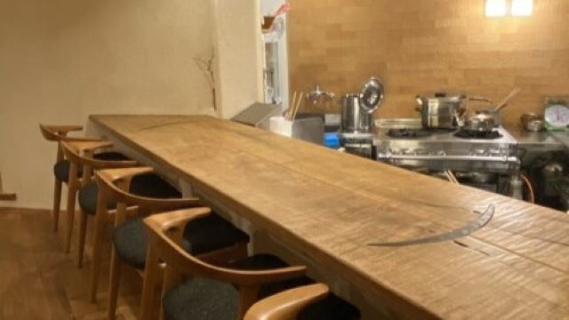 浅草　ひら山の店内