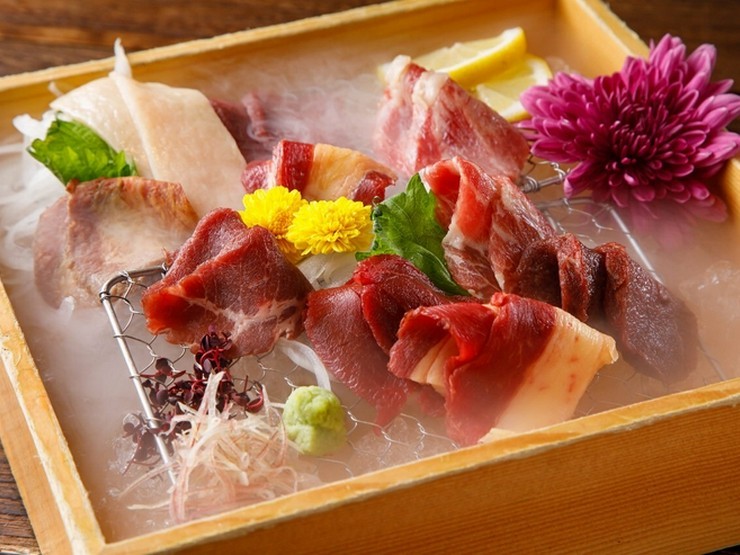 馬肉と日本酒　生肉専家　たてがみ　今池駅前店の馬刺し極み10種盛り