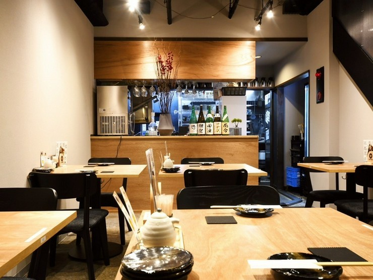 馬肉と日本酒　生肉専家　たてがみ　今池駅前店の内観