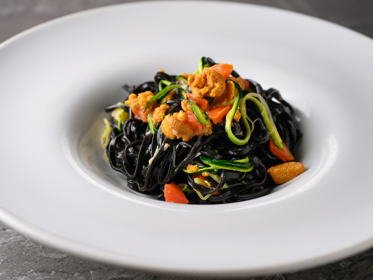 GODDESS 麻布十番のウニとフルーツトマト・ズッキーニ イカスミを練り込んだタリオリーニで