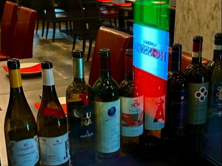 150分のロングタイム飲み放題は、ワインや生ビール、カクテルなどバラエティ豊かなラインアップ