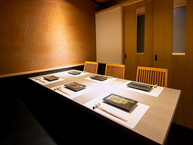 個室居酒屋　囲炉鶏の店内