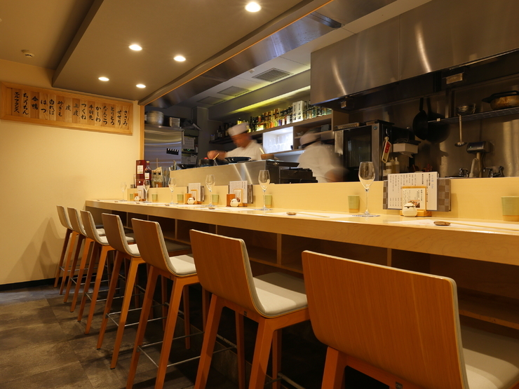 焼鳥・鶏料理専門店　新鶏の店内