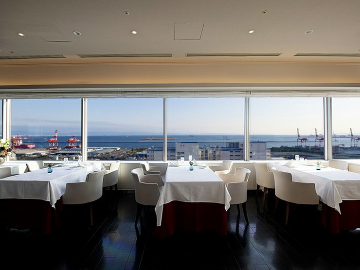 スマイリーネプチューンの店内