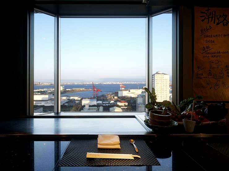 鉄板焼　潮路の店内