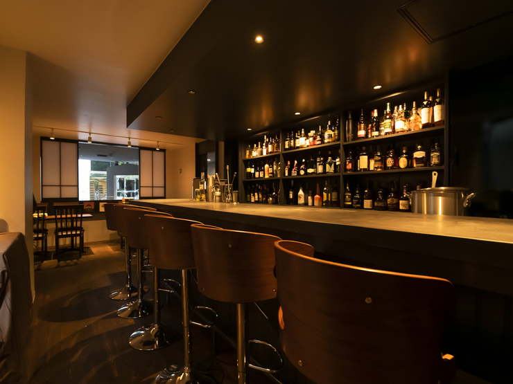 BAR＆DINING　KAZEMACHIの店内