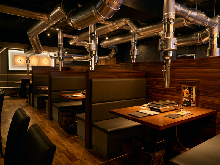 和牛焼肉やくにく【徹】の店内