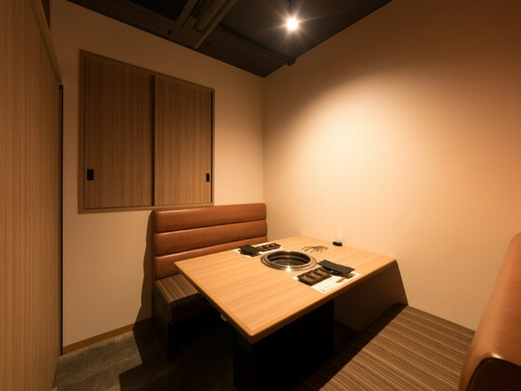 近江うし　焼肉　にくTATSU　青山本店の店内