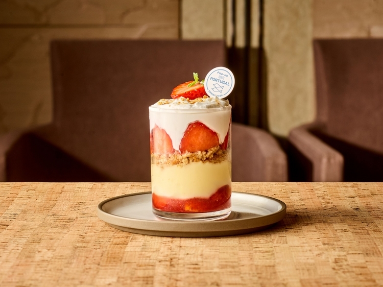 いちごを添えた ドーセ・ダ・カーザ