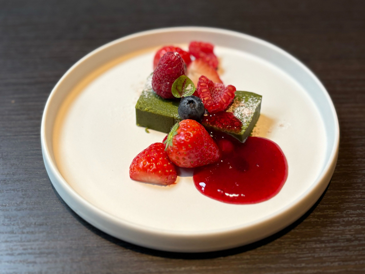 東京ベイ潮見プリンスホテルのスペシャリテ『とろける抹茶テリーヌショコラ』