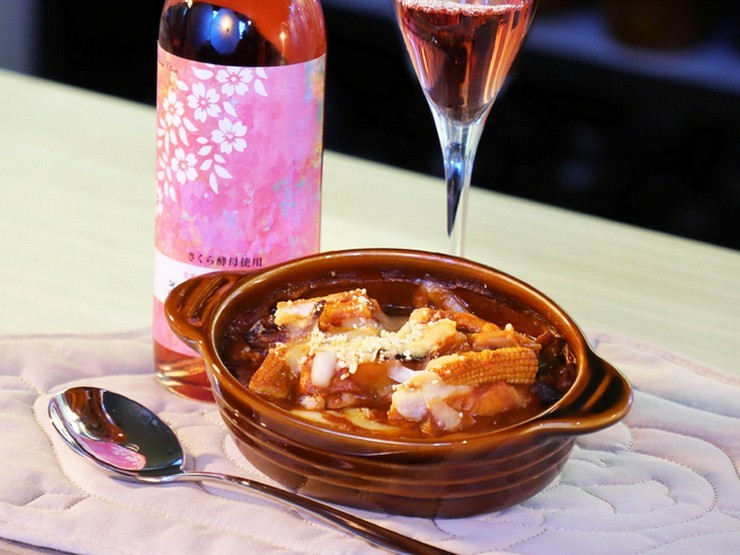 Bar JAPANのかづの牛の牛すじを煮込んだソースを使ったパングラタン