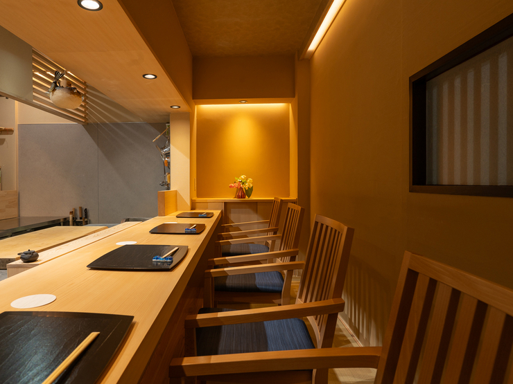 国分町　黒髙の内観