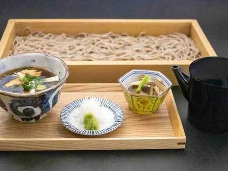 石臼挽国産玄蕎麦粉使用の『板そば』