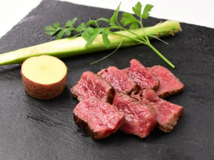 五感で味わう厳選黒毛和牛の鉄板焼き