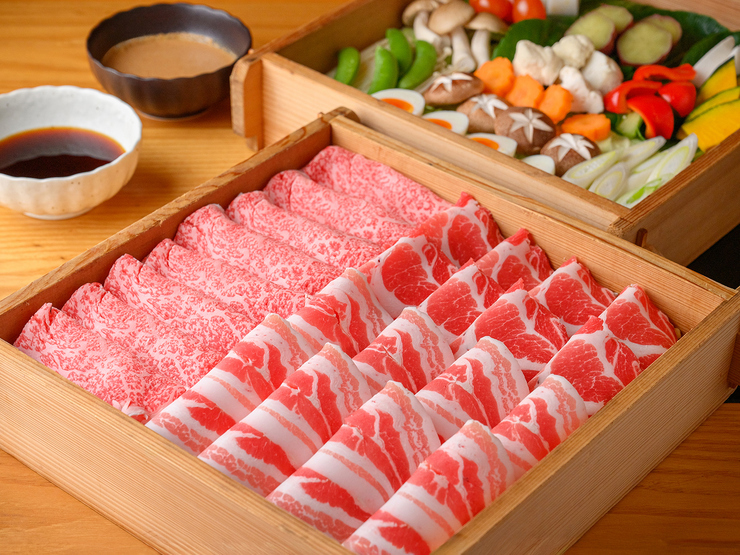 鹿児島華蓮　銀座店の鹿児島黒牛・黒豚ミックスせいろ蒸しコース