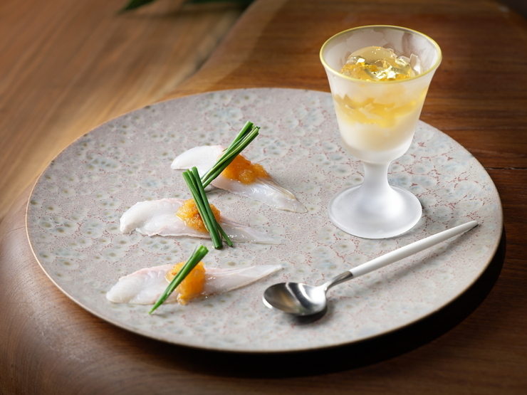 割烹きょうの白エビのジュレとマコガレイの薄造り
