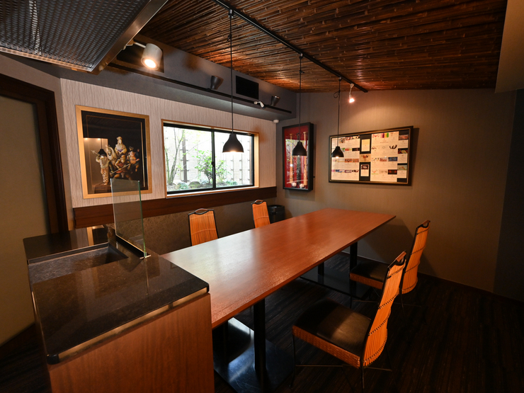 備長炭ステーキ炉sakaiの店内