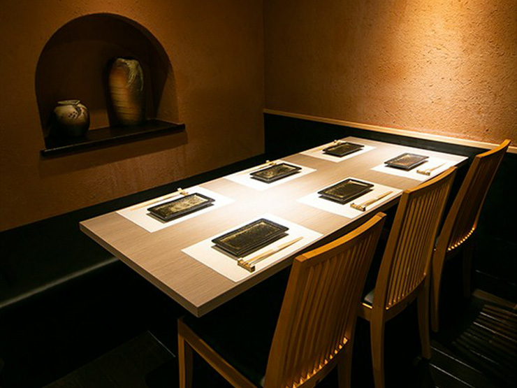 くろ凪 大阪本町店の店内