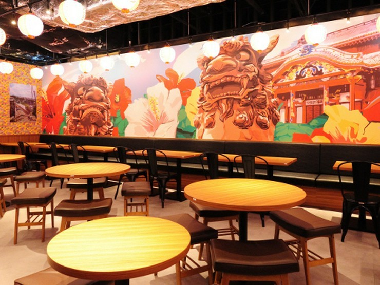 沖縄料理　なんくるないさーAkiba店の内観