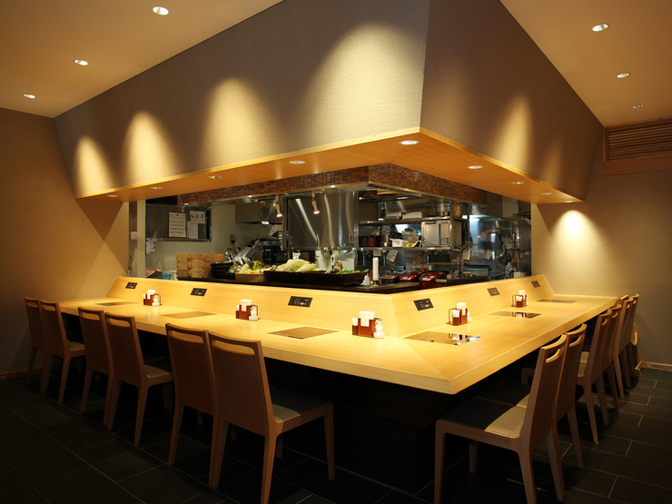 しゃぶしゃぶ紺kou　東町本店の店内