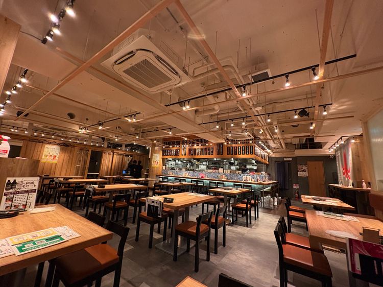 大衆酒場きたぎん新宿のテーブル席