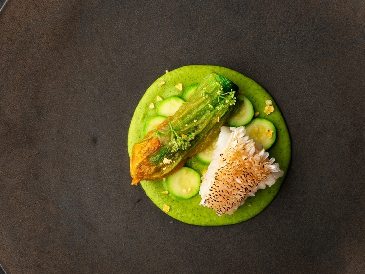 s. r-trois / エスエールトロワの新湊産甘鯛の備長炭焼き 花ズッキーニのファルシー