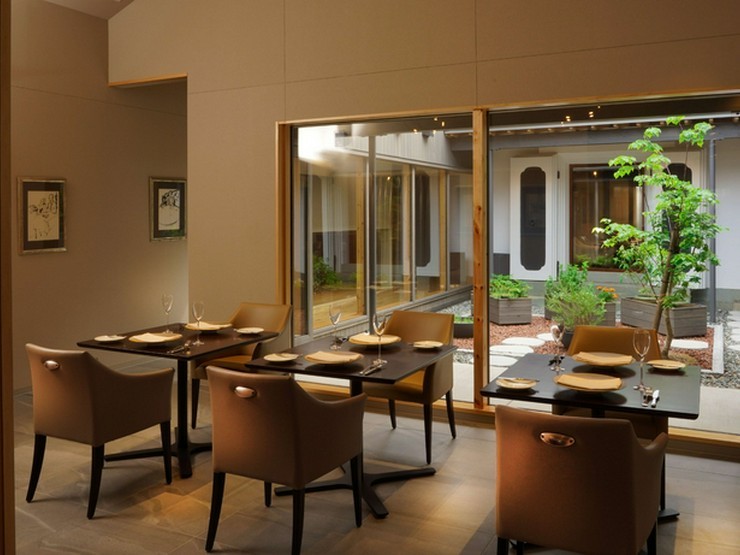 タテルヨシノ　三國湊の内観