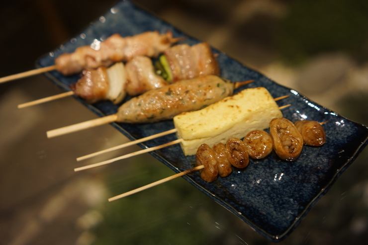 ヤキトリ、ワイン、日本酒Q
