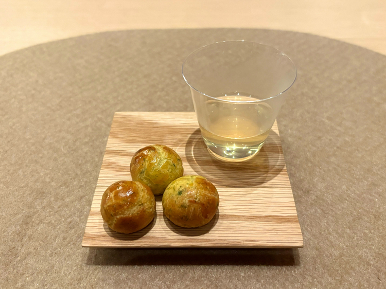 アミューズ：『オリエンタルだし汁とグジェール』