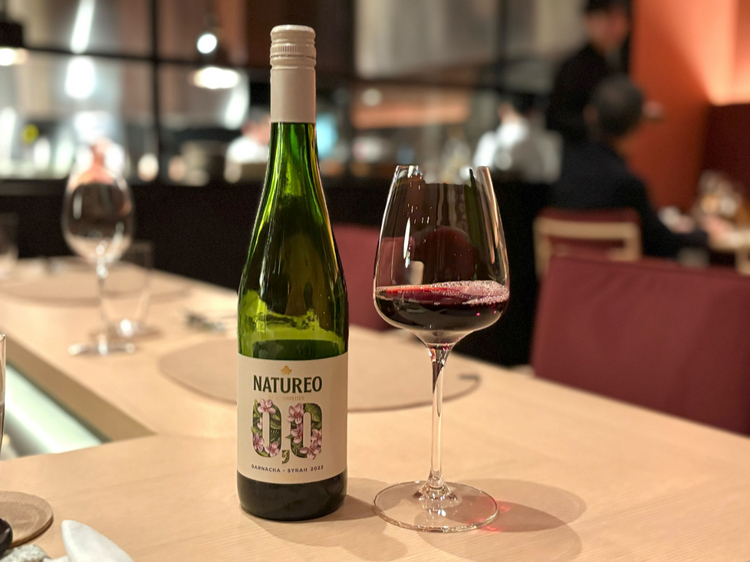 スパイスやハーブが香るペアリングで、料理との相乗効果を堪能できます