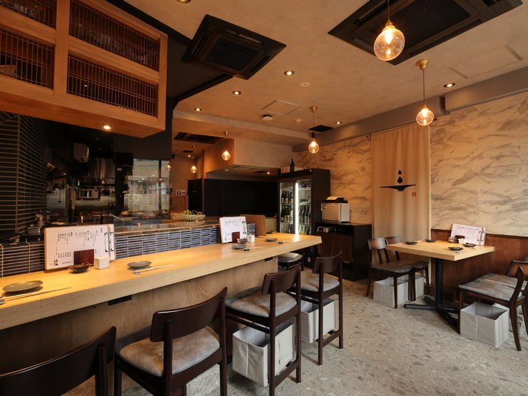 寿し・炭火・酒　酒都の店内