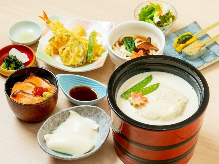 手づくり豆冨と和膳　かさねの料理