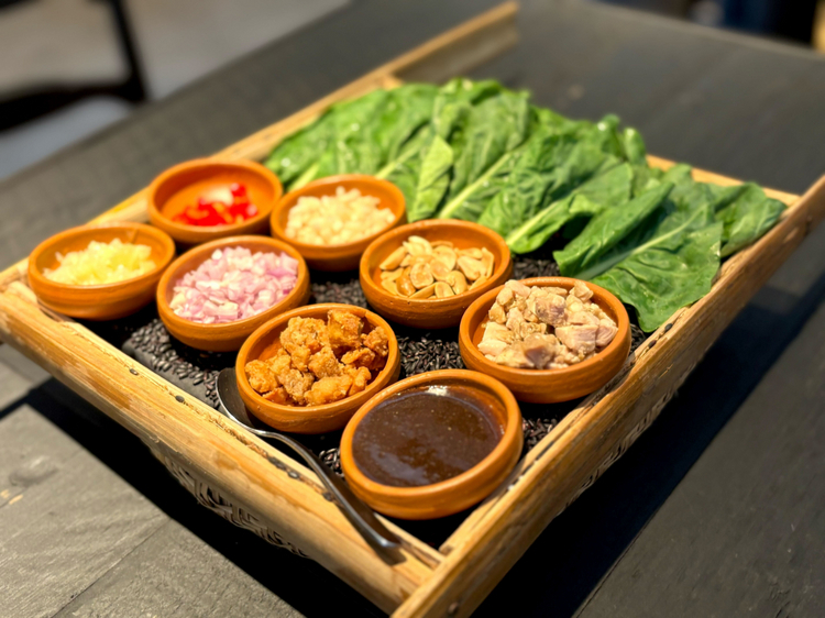 お店自慢の定番前菜『ケールラップ』2,178円