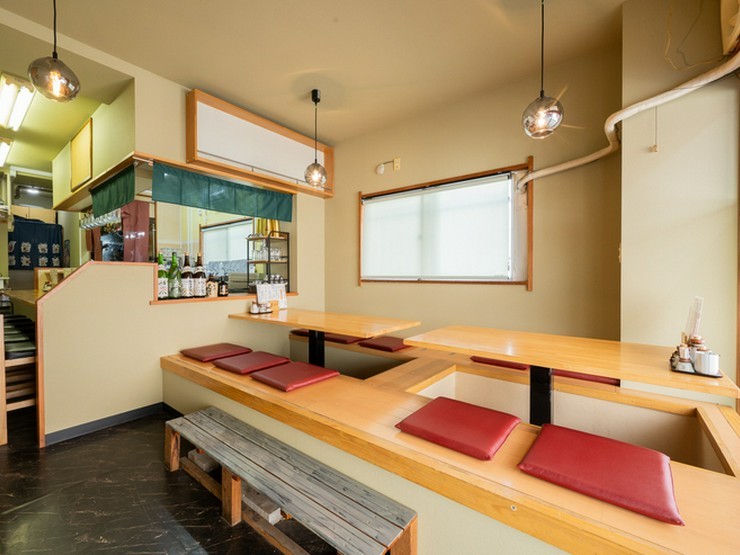 居酒屋　焼鳥　のむのむの店内