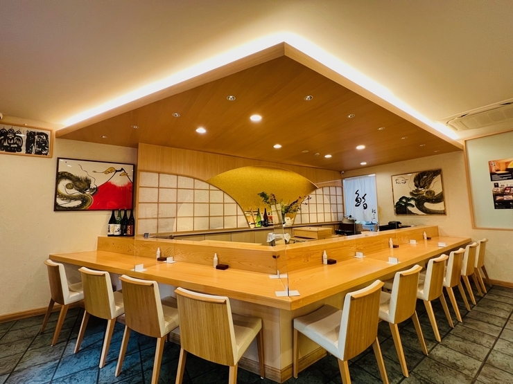 鮨うら山　本店の内観