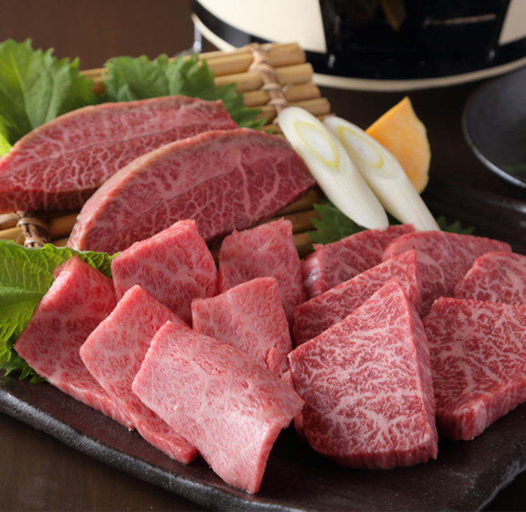 【炭火焼肉　頂】の『店主厳選盛り合わせ』