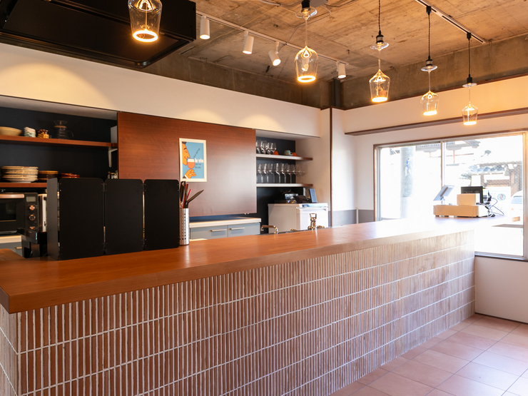Wine Shop&Cafe Bar HIKARUの店内
