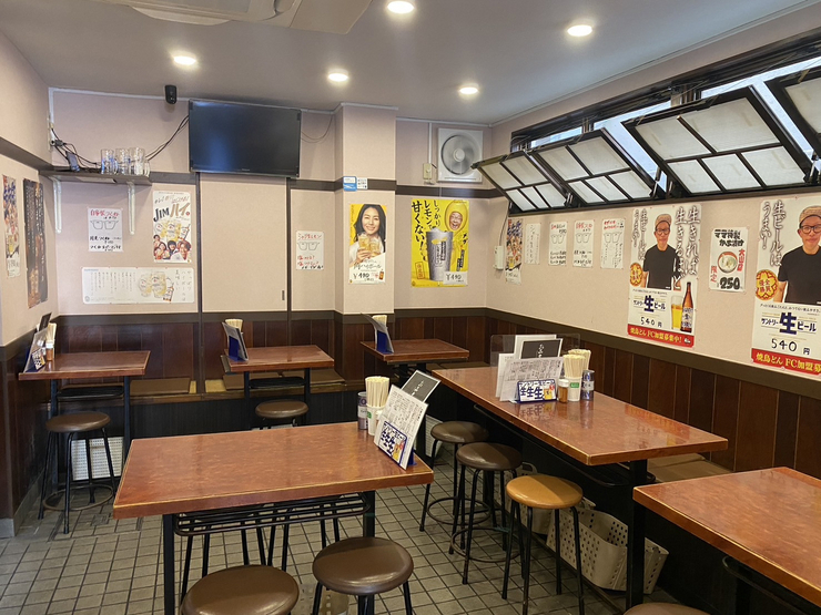 焼鳥どん　大山店の内観