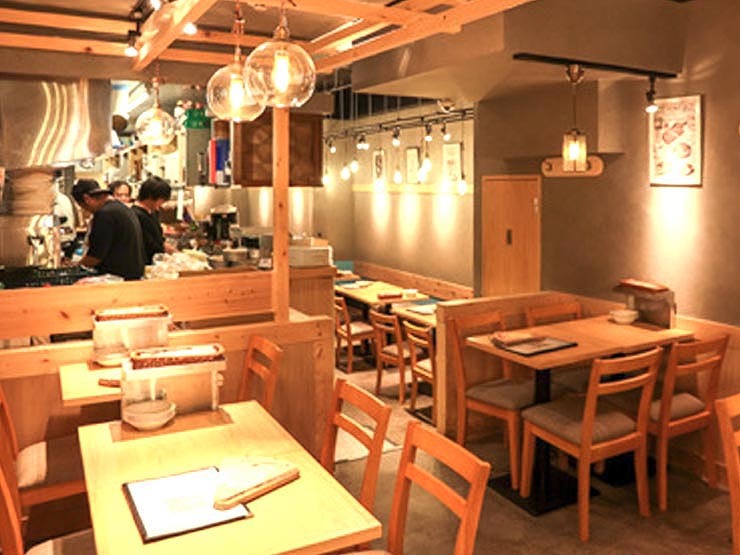 原価ビストロチーズプラス町田の内観