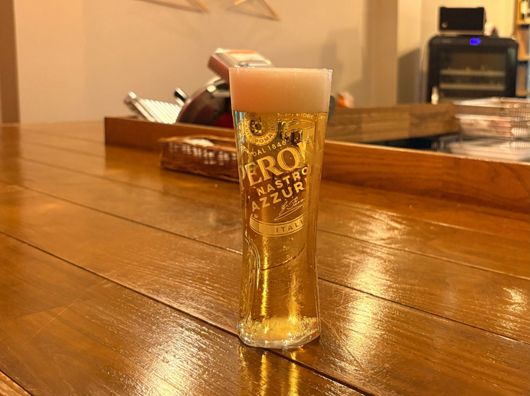（大）770円、（小）605円 で、この日は小サイズを注文。仕事終わりの喉を潤す最高の一杯です 