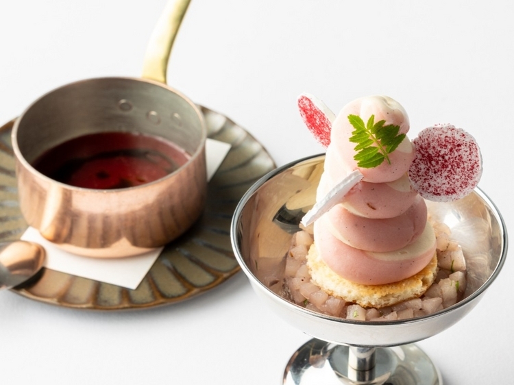『ピーチメルバ‘ル・プリスティン’あかつき桃 ラズベリー マダガスカル産バニラ ダックワーズ 木の芽 オリーブオイル』