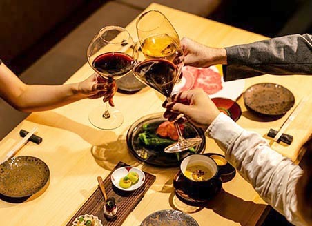 SUKIYAKI　六松の内観・料理