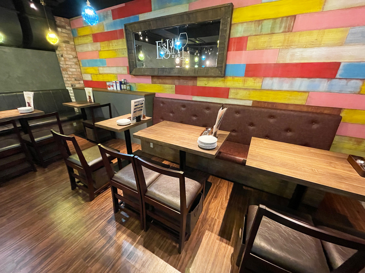 スタイリッシュでSNS映え抜群の店内