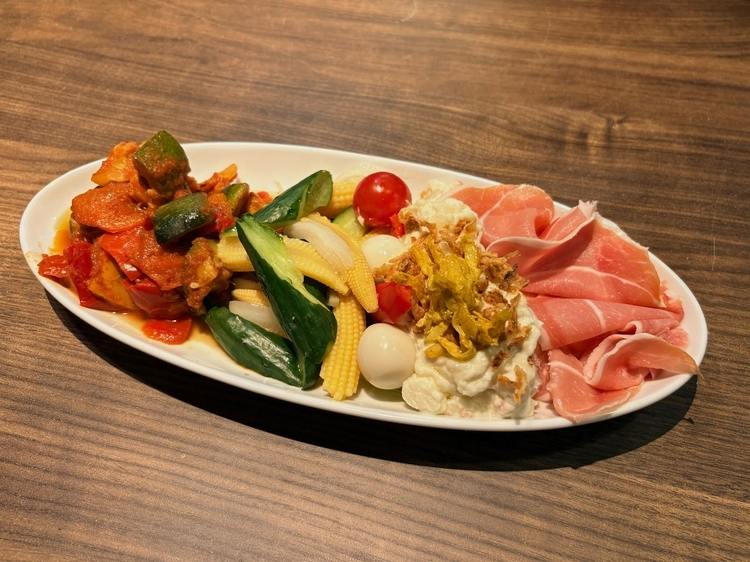 Appetizer：『前菜5種盛り合わせ』。少しずつ多彩な味を楽しめるのが嬉しい