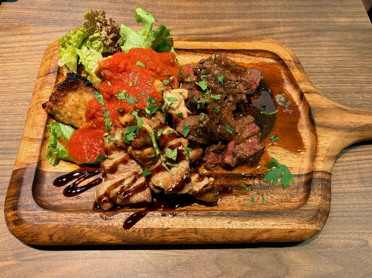 Main dish：『豪快！ステーキ3種盛り』