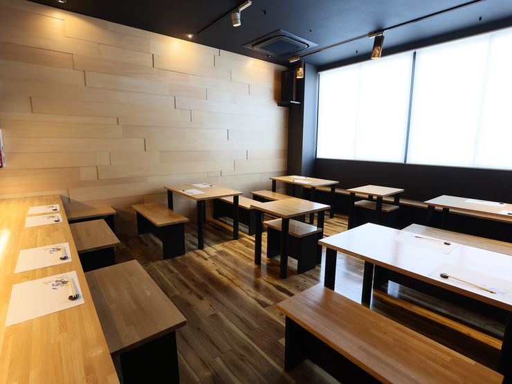 酒肴　噺屋の店内
