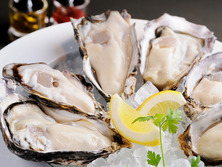 La Pescaの旬の生牡蠣本日のおすすめ３種
