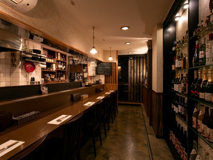 鉄板Dining SEEKSの店内