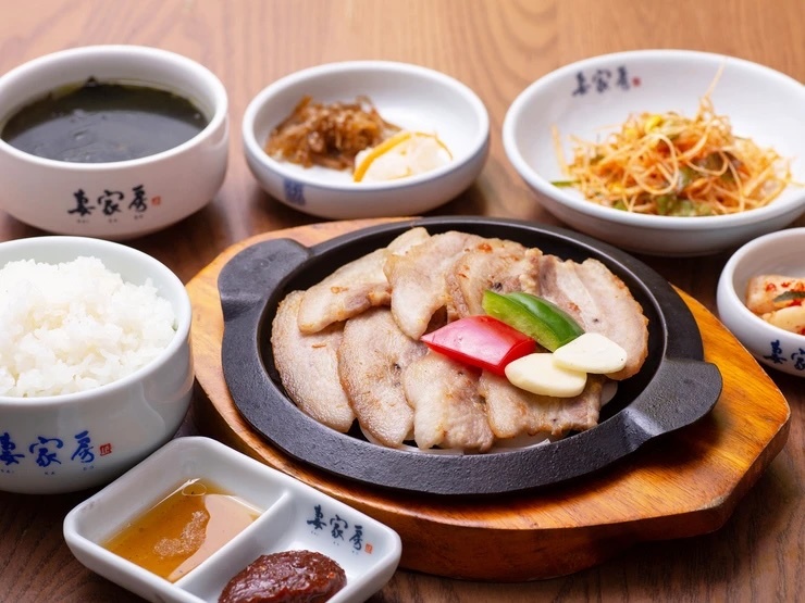韓国旬彩料理　妻家房の料理
