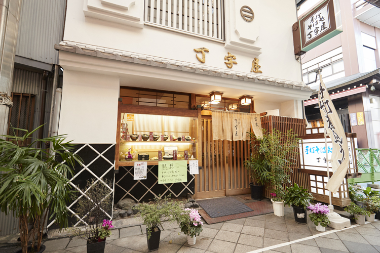 万松寺の北側にある、そばが名物のお店